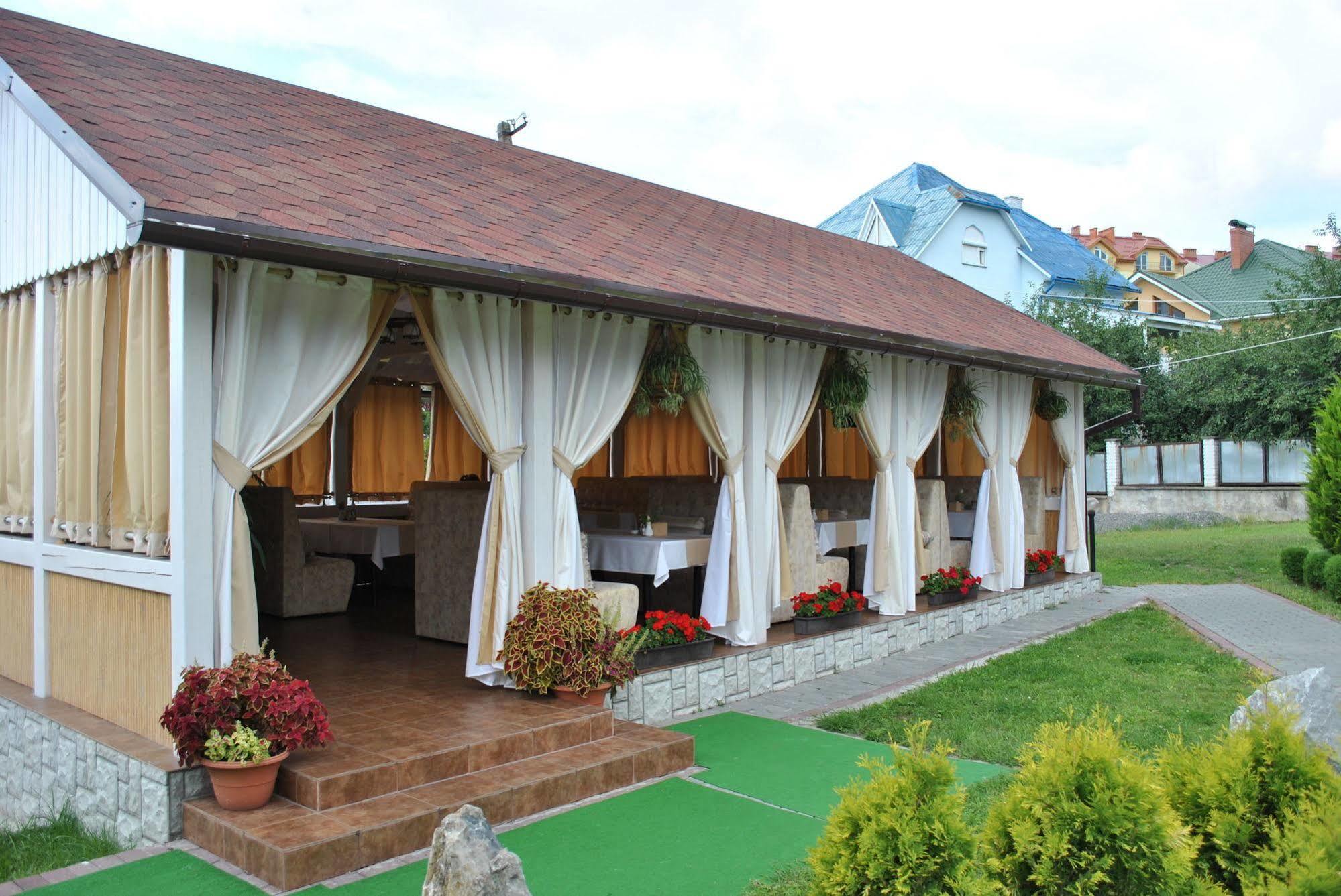 Europe Hotell Uzjhorod Exteriör bild