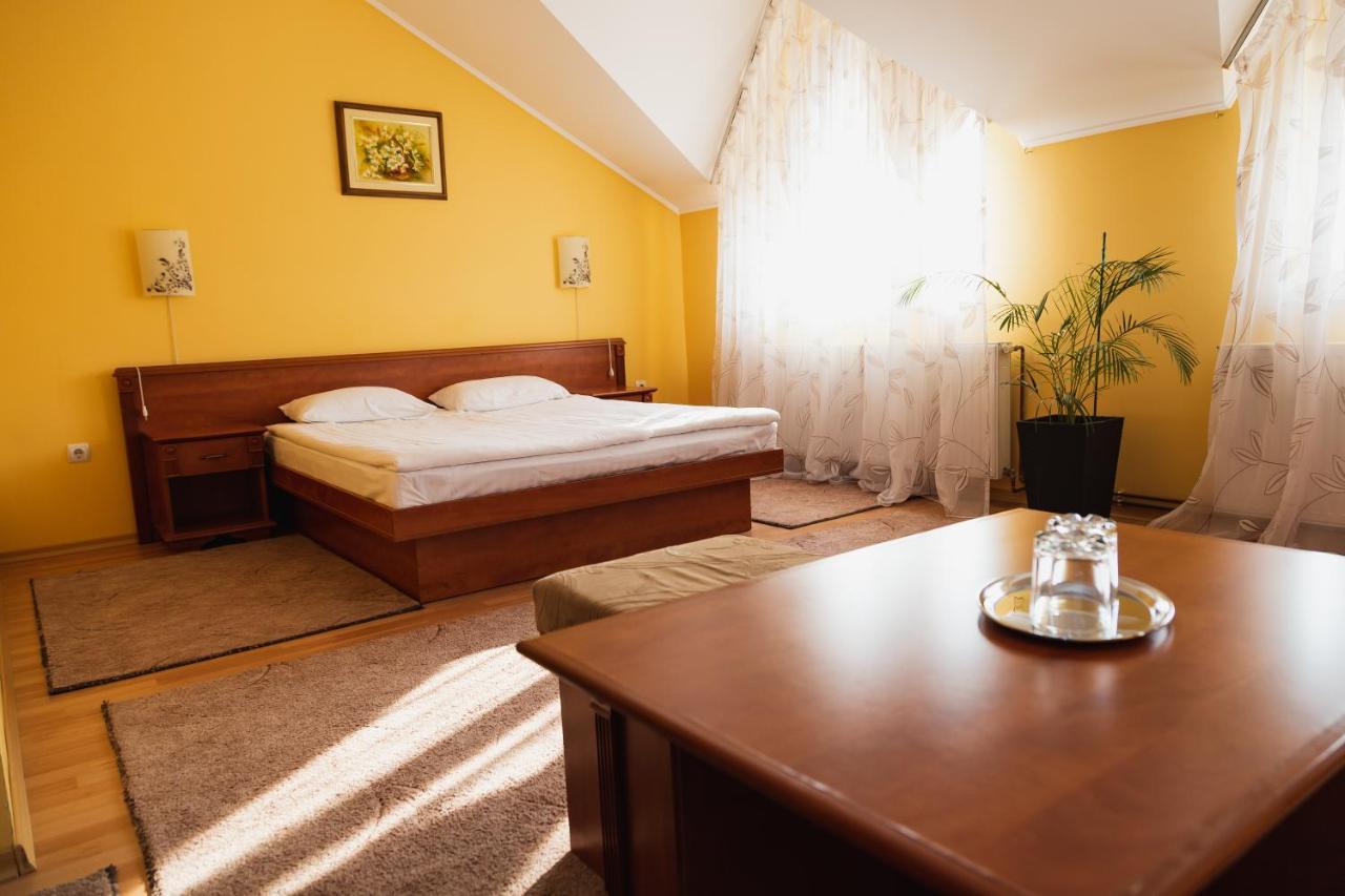 Europe Hotell Uzjhorod Exteriör bild