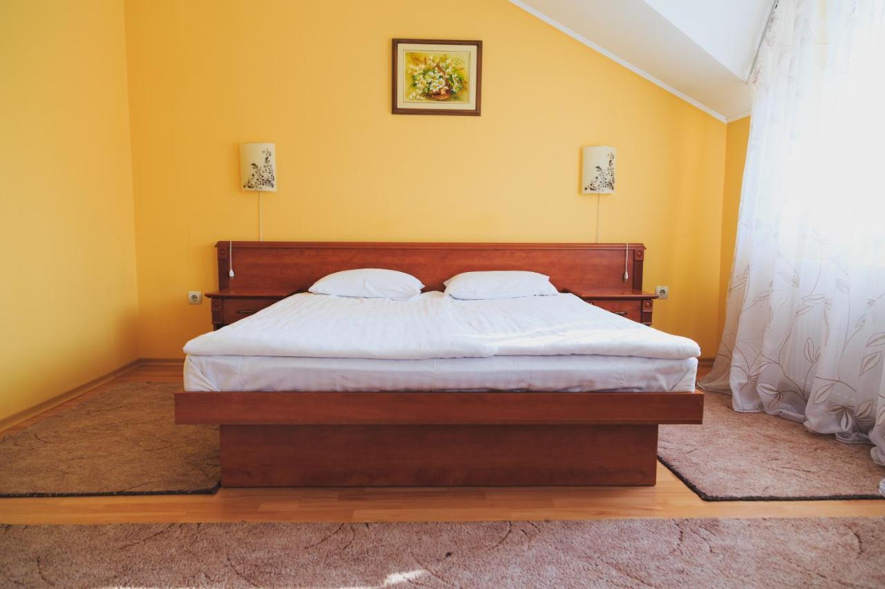 Europe Hotell Uzjhorod Exteriör bild
