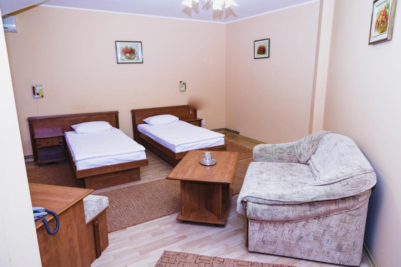 Europe Hotell Uzjhorod Exteriör bild