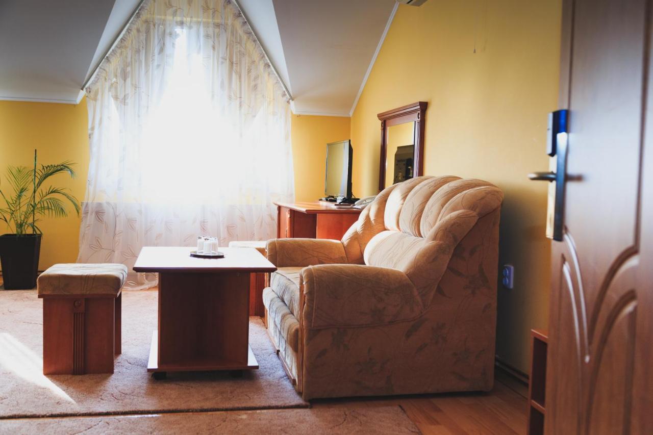 Europe Hotell Uzjhorod Exteriör bild