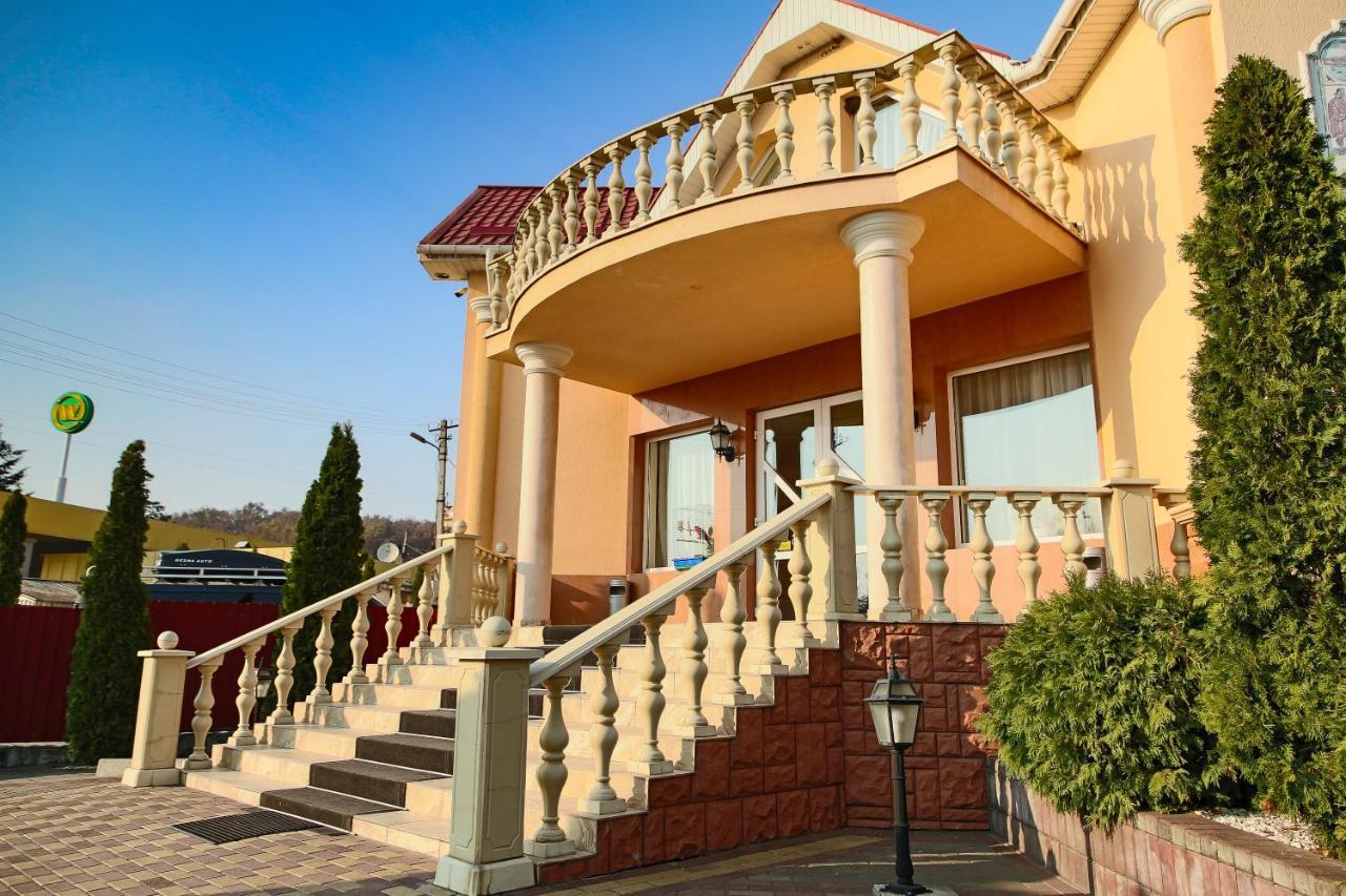 Europe Hotell Uzjhorod Exteriör bild