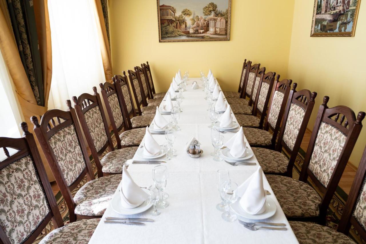 Europe Hotell Uzjhorod Exteriör bild